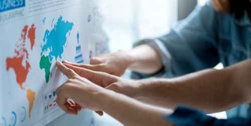 高科技产品出海设计本地化指南：如何通过视觉信任提升海外转化率？